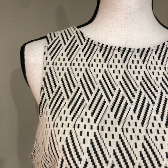 *FOREVER 21+* Sleeveless Knit Crop Top Size 2X - Picture 4 of 7